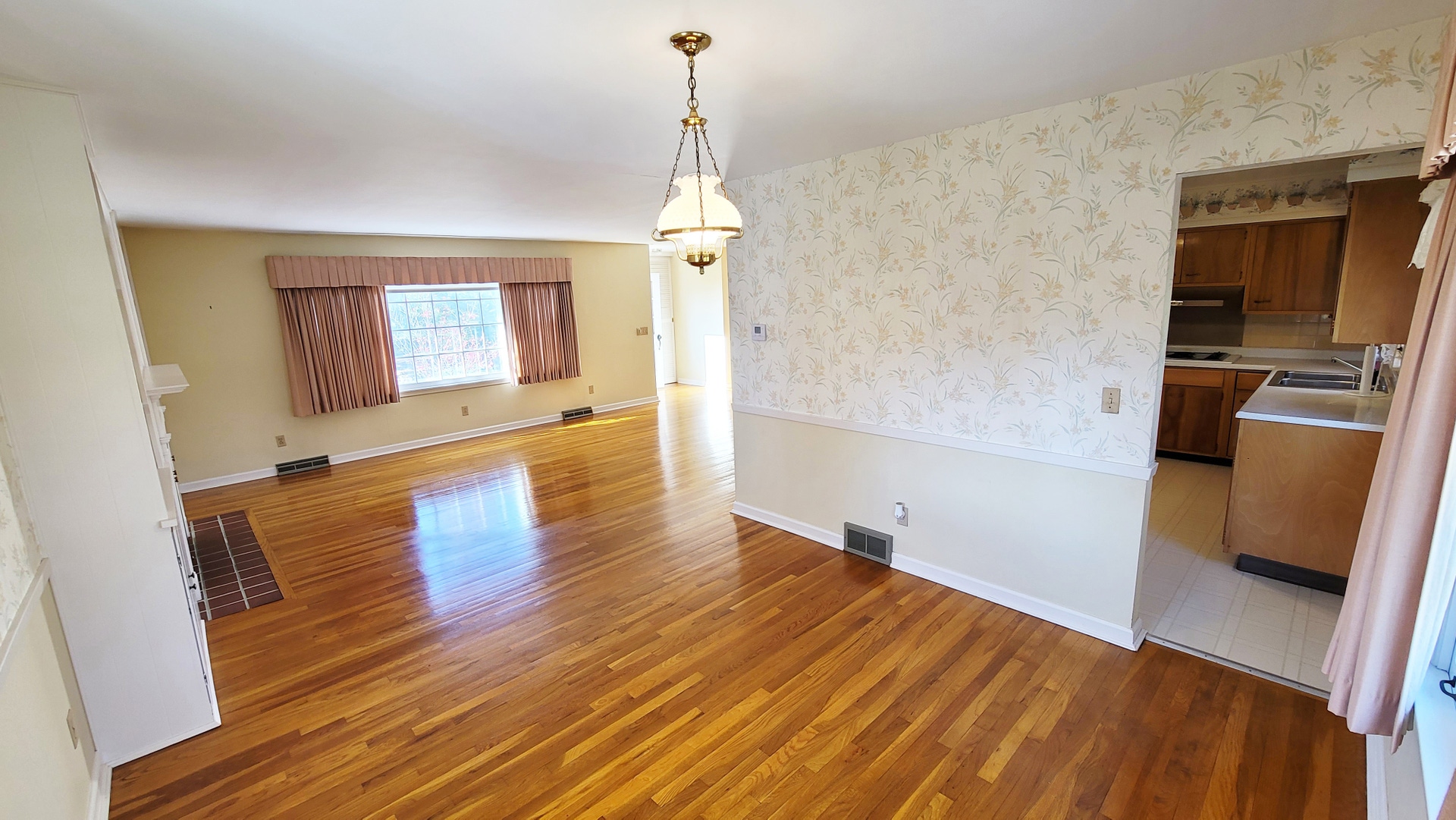 For Sale 5976 Daleview Rd, Cincinnati, OH 45247 3 Beds / 2 Full